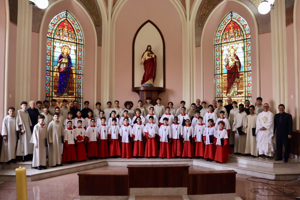 Coral dos Canarinhos de Petrópolis celebra 84 anos de fé e tradição na Solenidade da Assunção