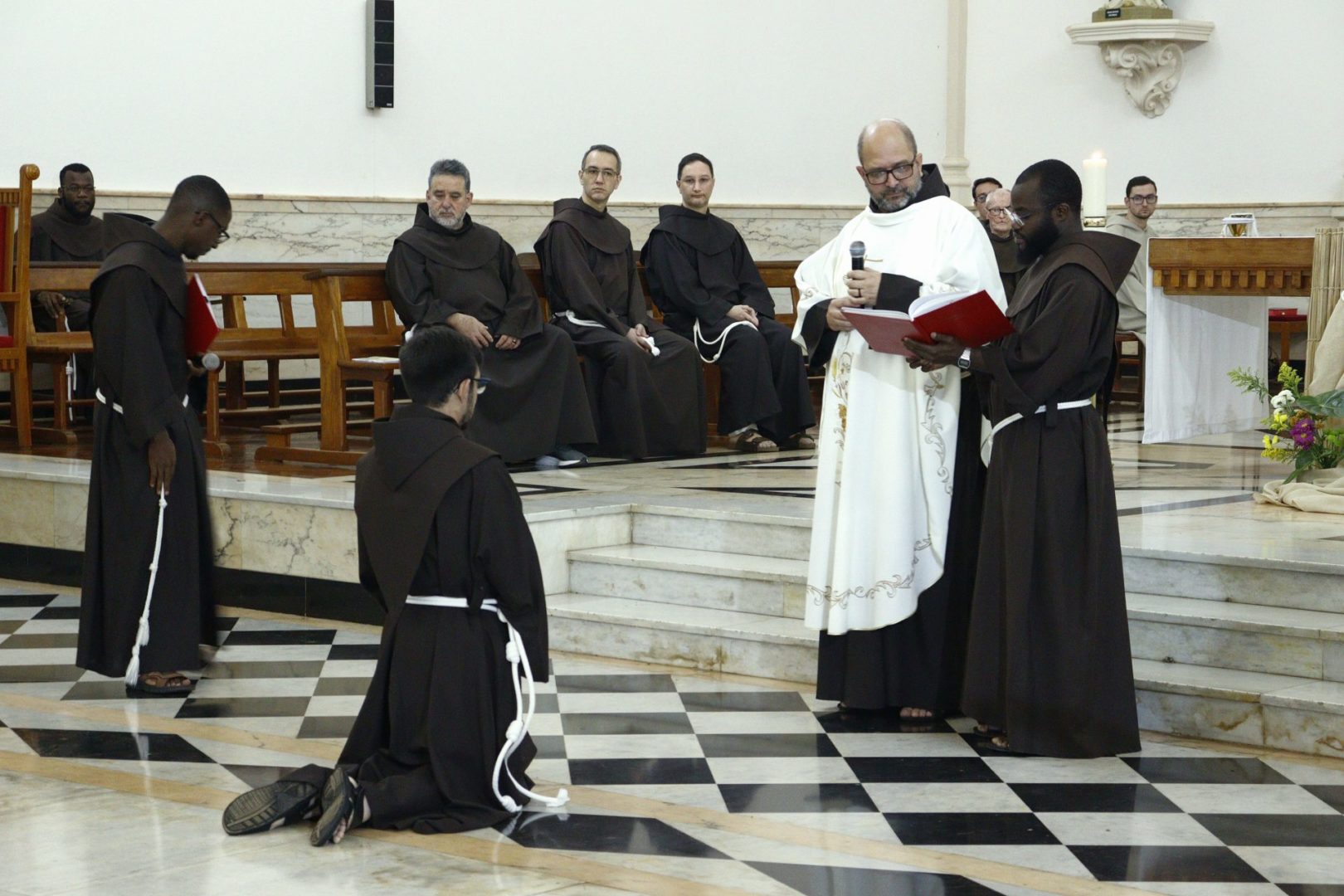 [Profissão Solene de Frei Bruno encerra o terceiro dia do Capítulo das Esteiras]