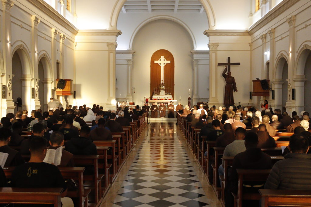 Oração vocacional abre o terceiro dia do Capítulo das Esteiras