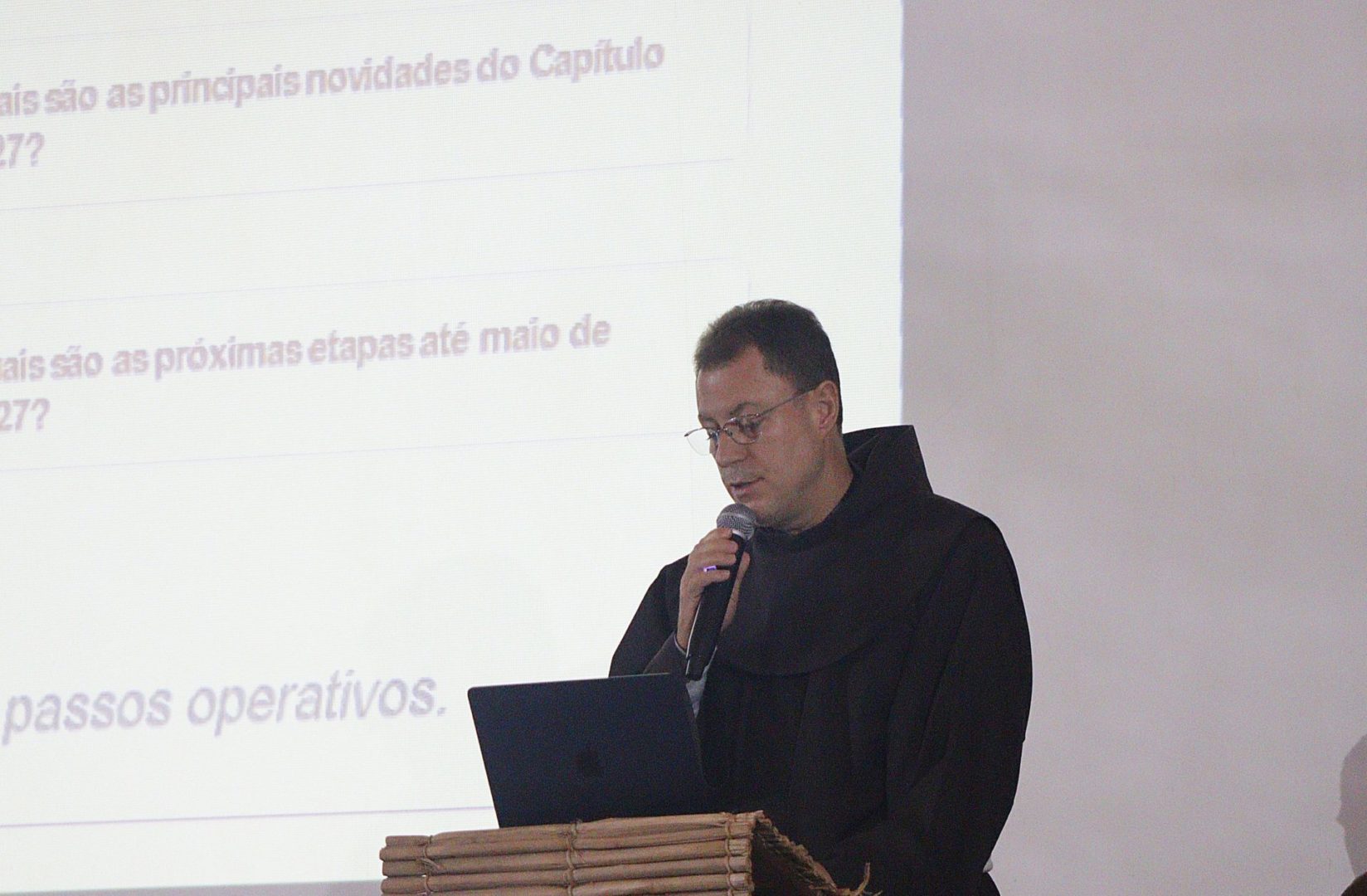 [Reflexões sobre São Francisco e o futuro da Ordem pautam as manhãs no Capítulo das Esteiras]