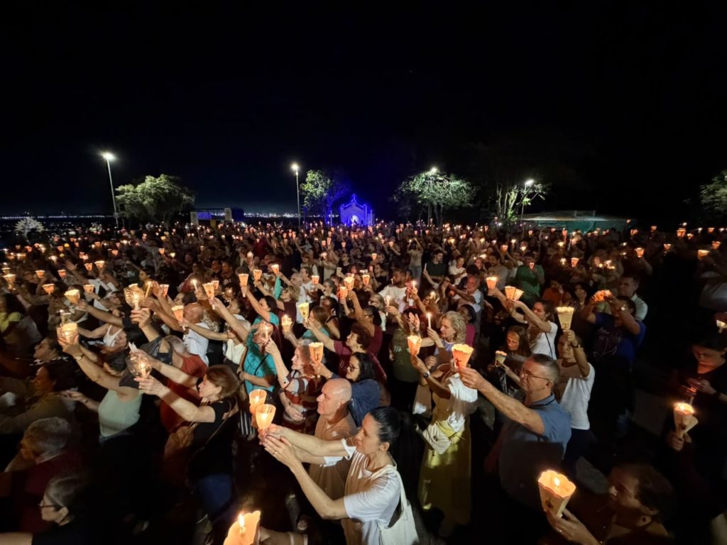 Perdão de Assis reúne milhares de fiéis em caminhada de fé, reconciliação e esperança no Convento da Penha