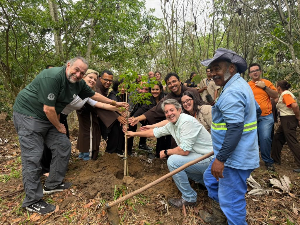 Santuário Frei Galvão planta mudas da Mata Atlântica e une espiritualidade e cuidado com a Casa Comum na preparação para a Festa 2026