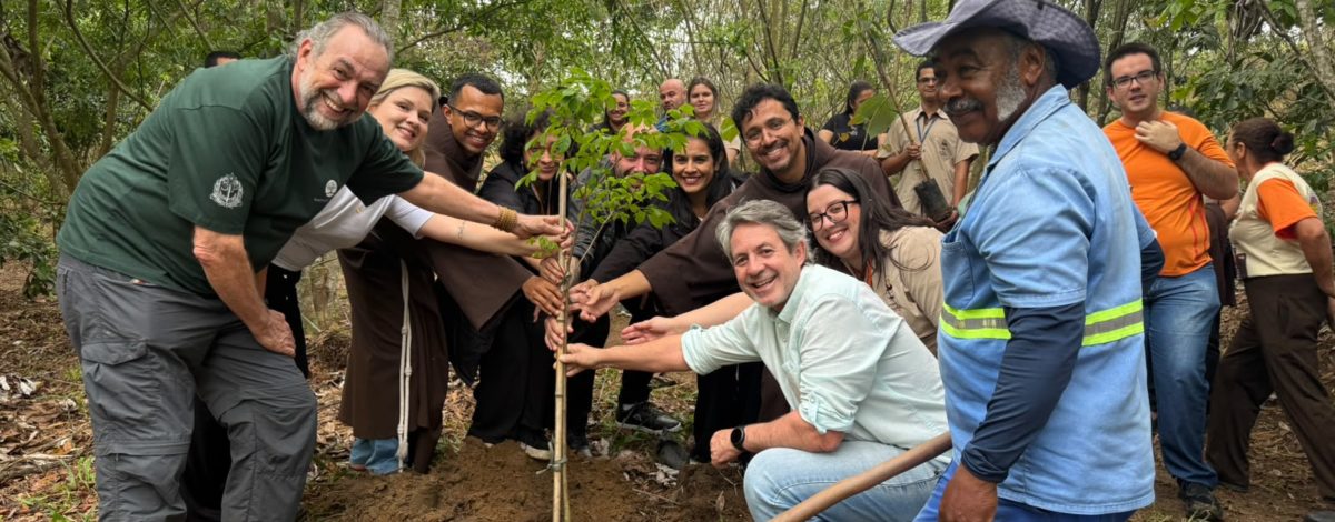 Santuário Frei Galvão planta mudas da Mata Atlântica e une espiritualidade e cuidado com a Casa Comum na preparação para a Festa 2026