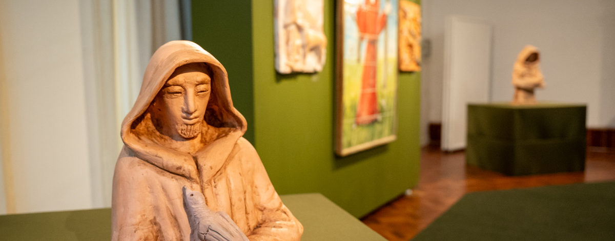 Exposição celebra a obra de Guido Totoli inspirada em São Francisco de Assis