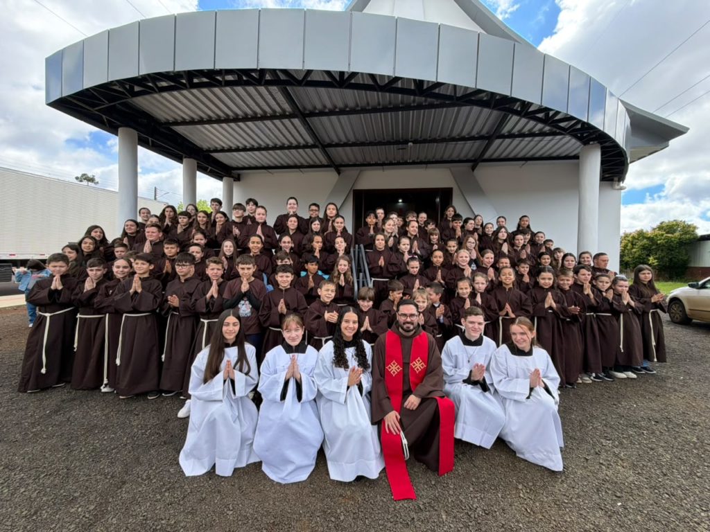 Fé, amizade e serviço ao altar marcam o 7º Encontrão dos Coroinhas e Acólitos da  Paróquia de Xaxim