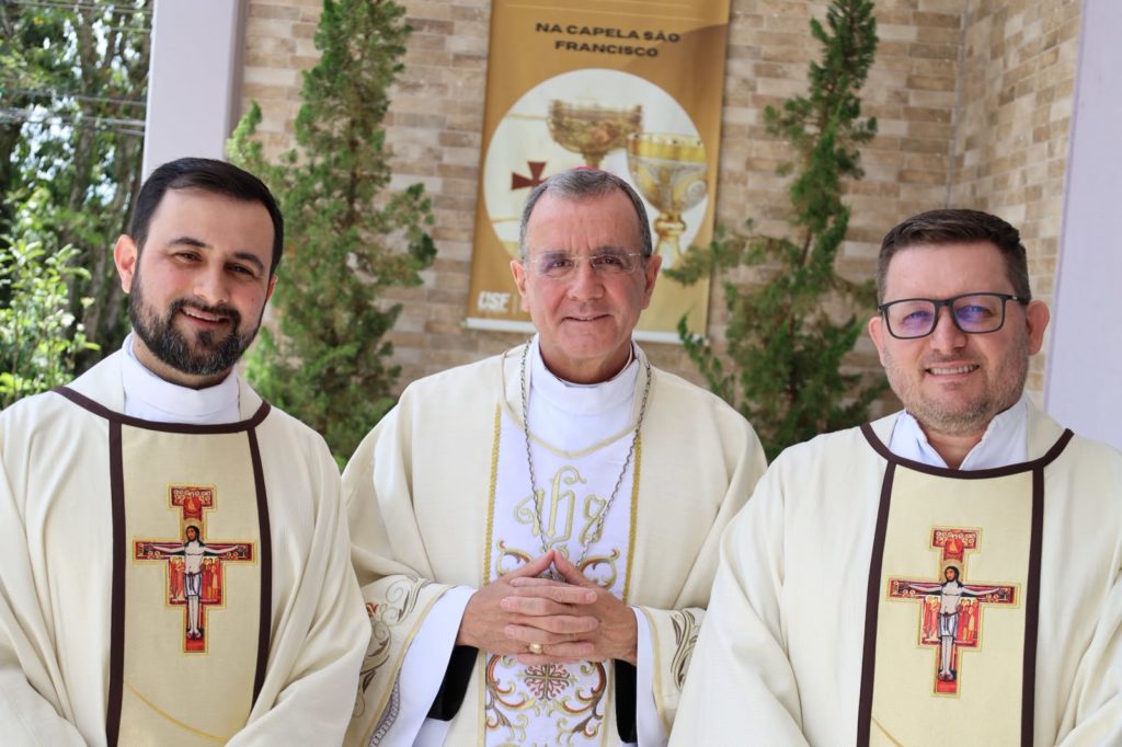 USF recebe Dom Carlos Lema Garcia, bispo referencial para a educação católica
