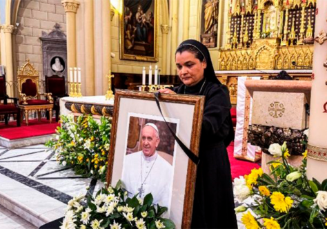 Terra Santa chora Francisco: "Líder da paz"