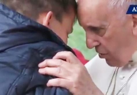 O Papa, um menino e os pobres redefinem santidade