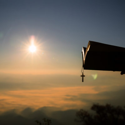 Deus para além da religião