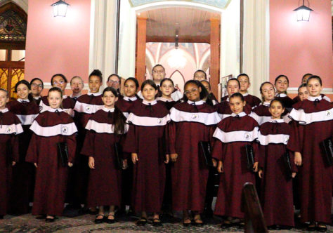 Coral das Meninas dos Canarinhos é destaque em Concerto Espiritual Mariano