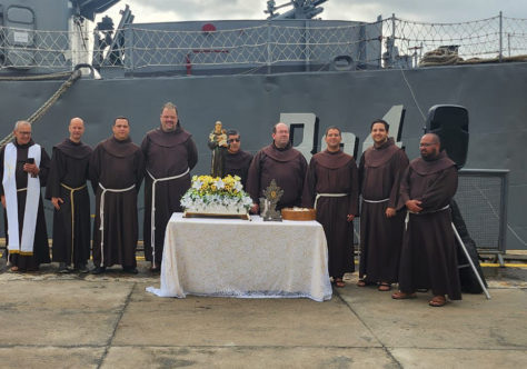 342ª Trezena de Santo Antônio tem início com Procissão Marítima, missa e Coroação de Nossa Senhora