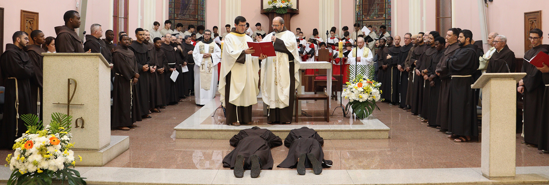 Frei Franklin e Frei Gabriel confirmam o sim definitivo ao seguimento de Jesus Cristo