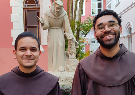 Caminho e Dedicação: Profissão Solene de Frei Franklin e Frei Gabriel