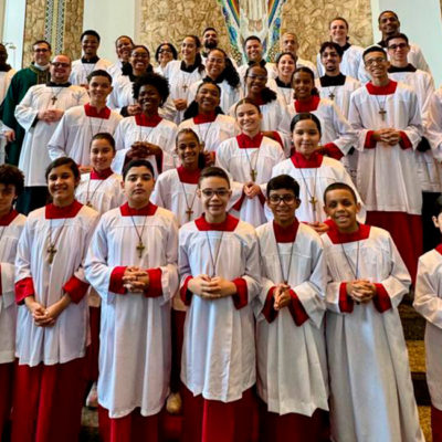 Paróquia Nossa Senhora Aparecida, em Nilópolis, acolhe novos coroinhas e acólitos