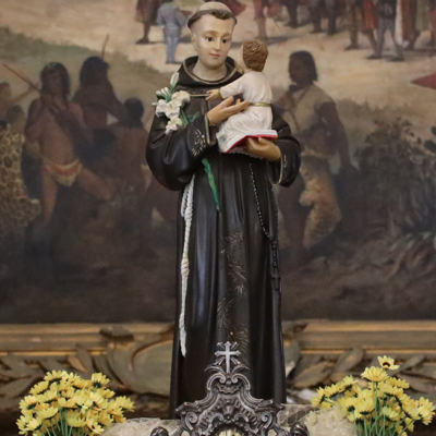 Irmão Vento e Irmã Água inspiram devotos de Santo Antônio no Rio de Janeiro