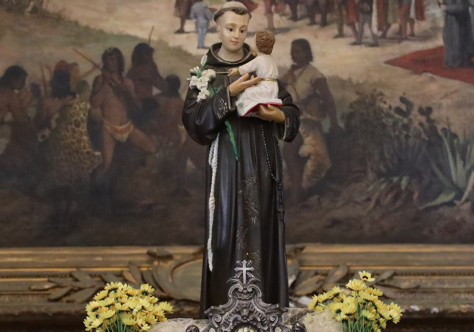 Irmão Vento e Irmã Água inspiram devotos de Santo Antônio no Rio de Janeiro