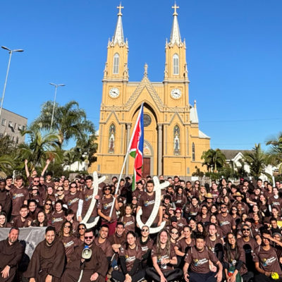 Mais do que passos ou quilômetros, uma lição: “O amor de Cristo nos uniu”