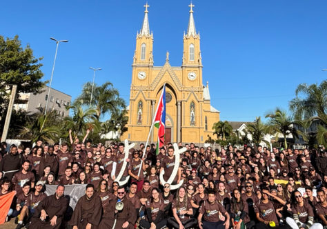 Mais do que passos ou quilômetros, uma lição: “O amor de Cristo nos uniu”