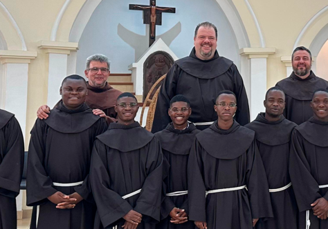 Fundação Imaculada Mãe de Deus de Angola celebra a Renovação dos Votos de dez frades