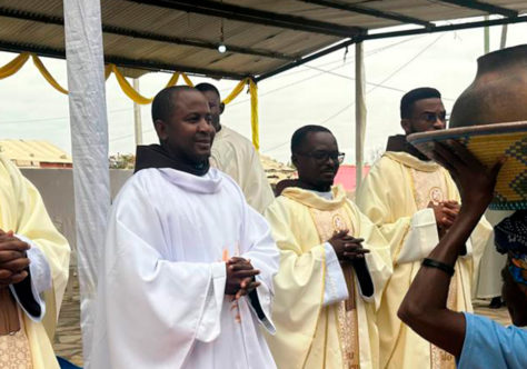 Na humildade do serviço, Frei Domingos inicia seu ministério presbiteral em Angola