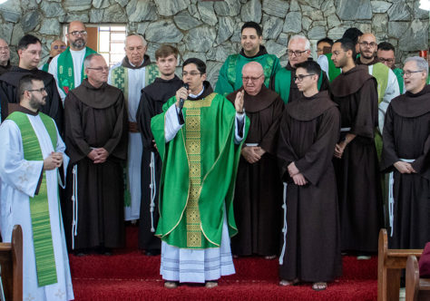 O retorno ao ‘altar’ do batismo: Frei João celebra sua Primeira Missa em São Roque