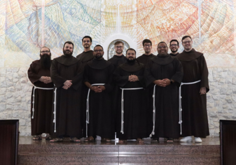 Frades de profissão temporária realizam retiro anual em Rodeio