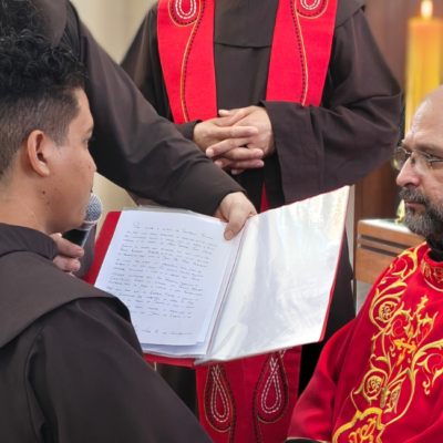 Frei Luis Naldo assume a “graça do testemunho” na Primeira Profissão Religiosa em Rodeio