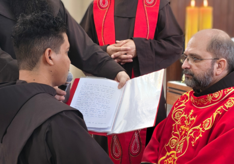 Frei Luis Naldo assume a “graça do testemunho” na Primeira Profissão Religiosa em Rodeio