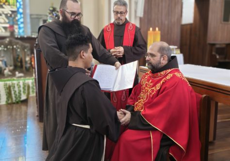 Frei Luis Naldo assume a “graça do testemunho” na Primeira Profissão Religiosa em Rodeio