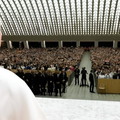 “Deus fala através da Bíblia, devemos interpretá-la sem fundamentalismos”