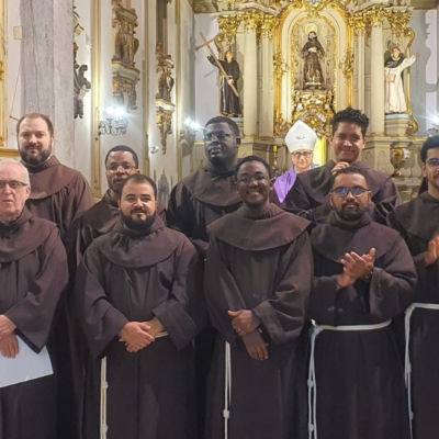 Largo São Francisco acolhe nova fraternidade e empossa novo pároco