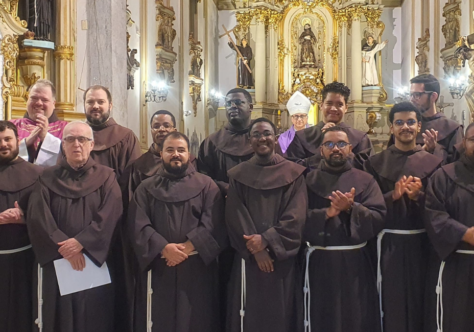 Largo São Francisco acolhe nova fraternidade e empossa novo pároco