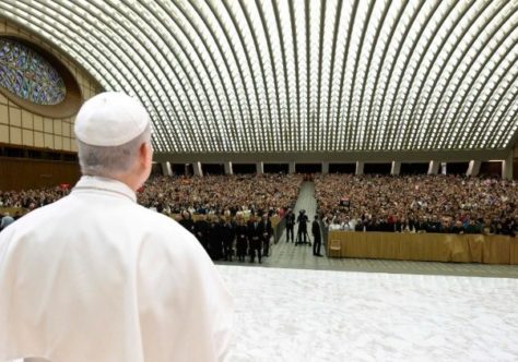 "Deus fala através da Bíblia, devemos interpretá-la sem fundamentalismos"