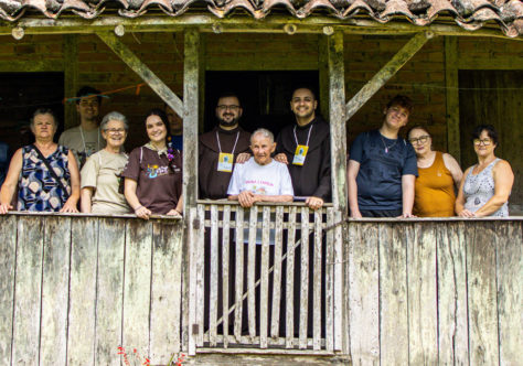 ‘Jovens do Evangelho’ vivem a missão nas visitas às famílias e comunidades