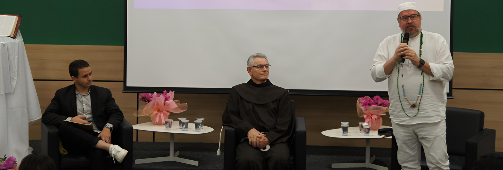 FAE Centro Universitário realiza celebração ecumênica em homenagem aos formandos