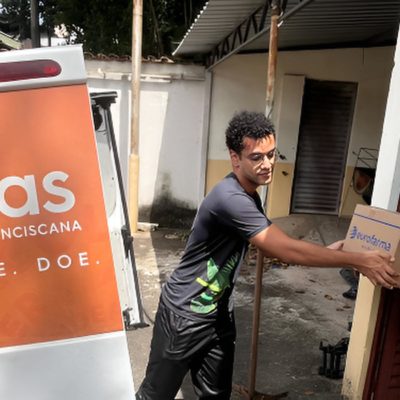 Donativos de campanha franciscana são entregues às vítimas das enchentes em Juiz de Fora