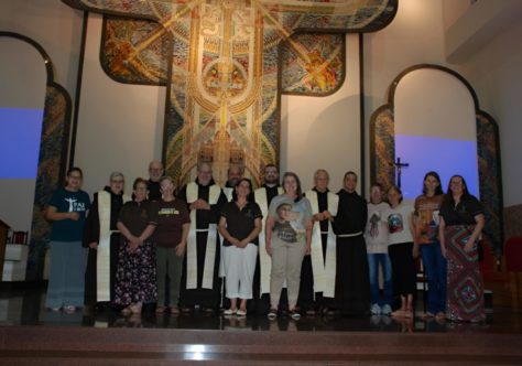 “Os santos não são apenas intercessores, mas exemplos de vida”: abertura do Ano Jubilar Franciscano reúne fiéis em Pato Branco