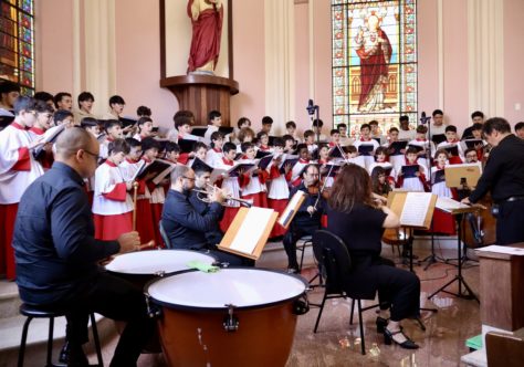 Canarinhos de Petrópolis celebram a Páscoa com Mozart e orquestra