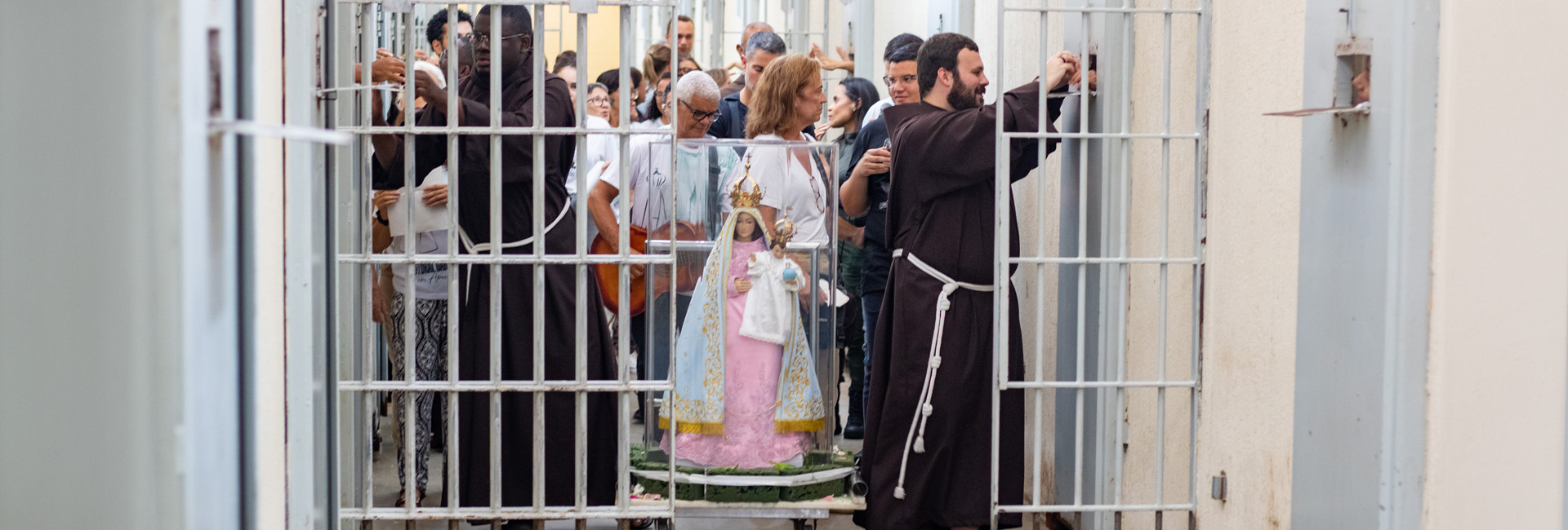 Entre grades, floresce a fé e a esperança no terceiro dia do Oitavário da Festa da Penha