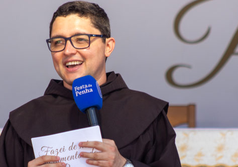 “Não somos nós quem fazemos a Festa da Penha. É ela quem nos faz”, afirma Frei Gabriel em entrevista