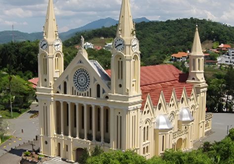 Sob o olhar de São Pedro e o espírito franciscano: 70 anos de dedicação da Igreja Matriz de Gaspar