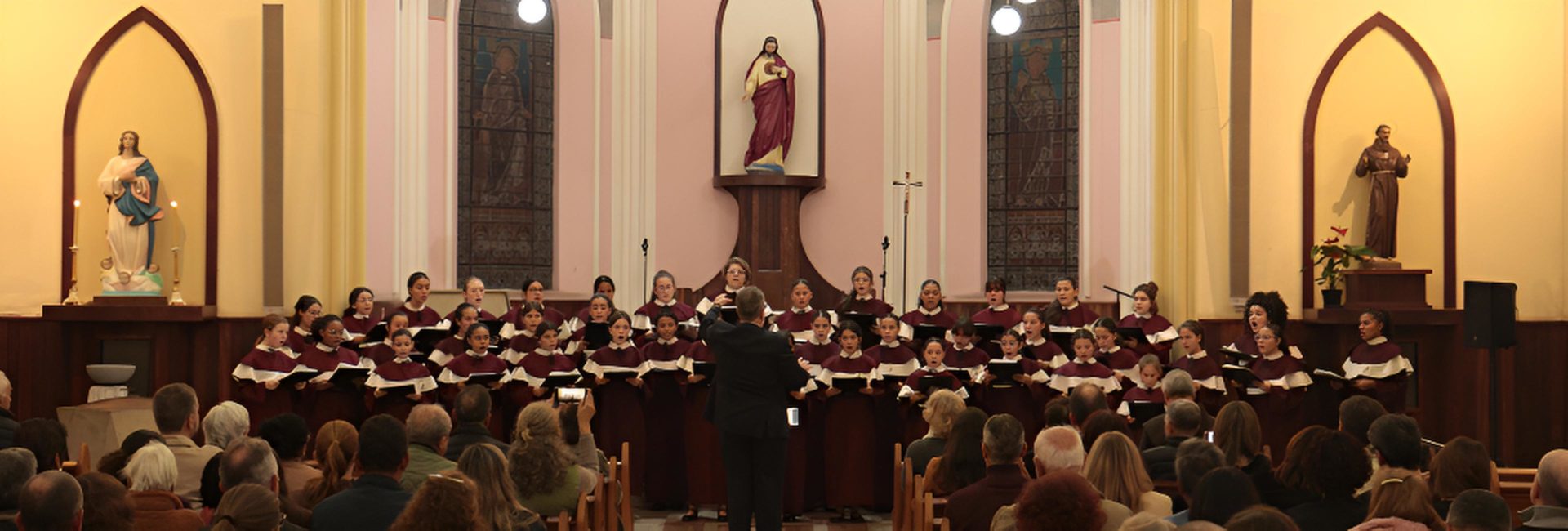 Coral das Meninas dos Canarinhos de Petrópolis encerra o mês de maio com Concerto Espiritual