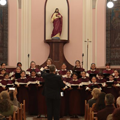 Coral das Meninas dos Canarinhos de Petrópolis encerra maio com Concerto Espiritual
