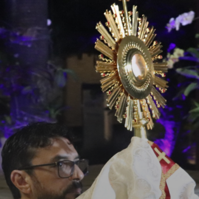 Corpus Christi reúne fiéis em celebração marcada por procissão e adoração ao Santíssimo