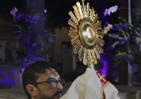 Corpus Christi reúne fiéis em celebração marcada por procissão e adoração ao Santíssimo