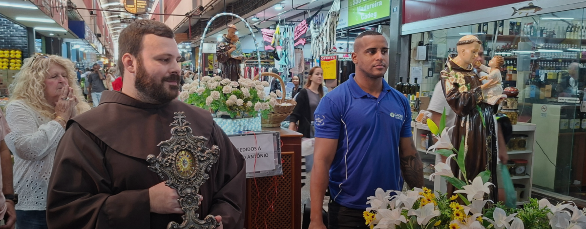 Santo Antônio leva esperança aos quatro cantos do Rio