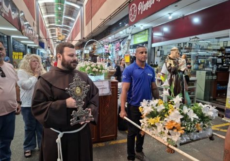 A caminho da Festa do Padroeiro: Santo Antônio leva esperança aos quatro cantos do Rio