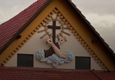 Novo escudo franciscano passa a integrar a fachada da Casa Paroquial de Santo Amaro