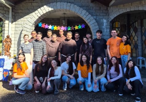 Juventude de Rodeio participa de retiro sobre espiritualidade franciscana