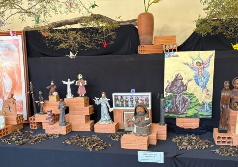 Exposição itinerante reuniu diferentes representações de São Francisco durante o Capítulo das Esteiras